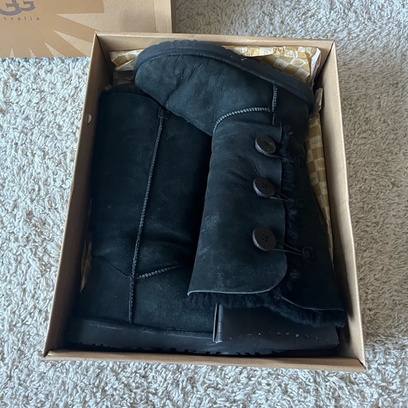 Ugh Women’s Bailey Button Triplet Boot - Picture 5 of 7